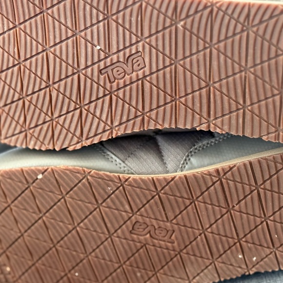 Teva  Gray ReEmber Mid Boot  Men’s 14 - Picture 8 of 9